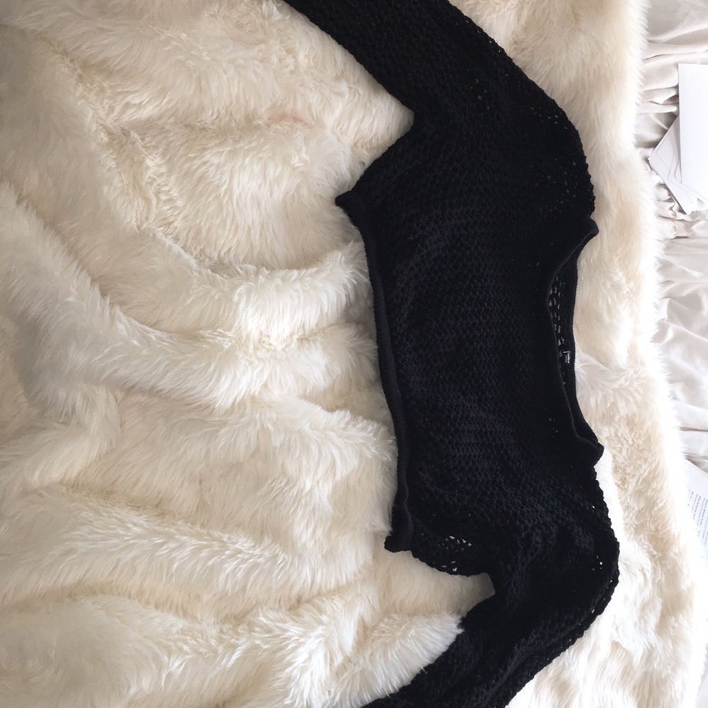 black knitted crop top